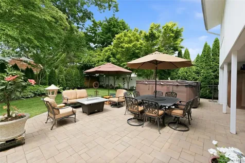 16 Wildwood Court East Islip NY 11730