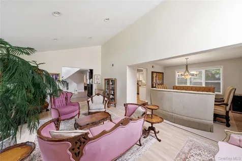 16 Wildwood Court East Islip NY 11730
