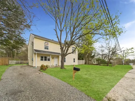 613 Bourdois Avenue Bellport NY 11713