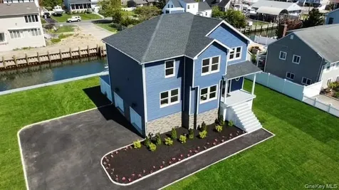 851 W Bay Drive West Islip NY 11795