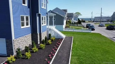 851 W Bay Drive West Islip NY 11795