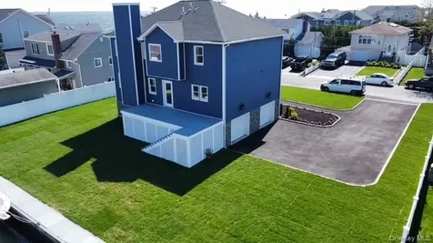 851 W Bay Drive West Islip NY 11795