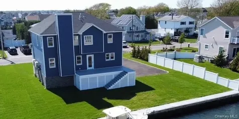 851 W Bay Drive West Islip NY 11795