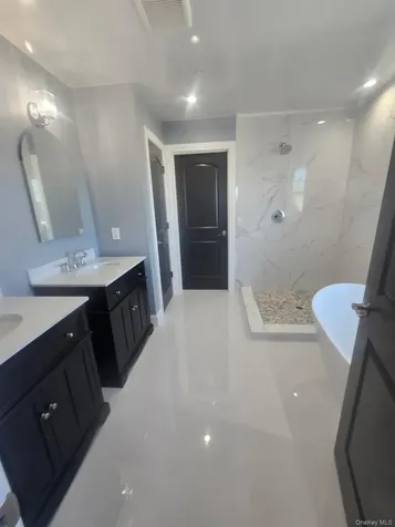 851 W Bay Drive West Islip NY 11795