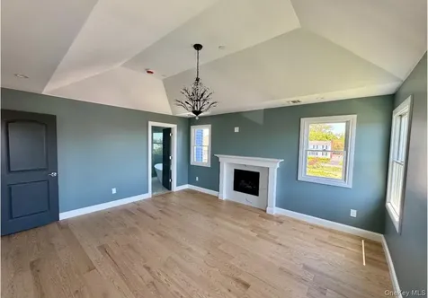 851 W Bay Drive West Islip NY 11795