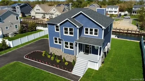 851 W Bay Drive West Islip NY 11795