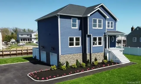 851 W Bay Drive West Islip NY 11795