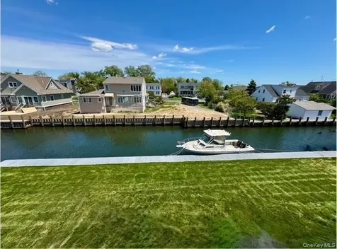 851 W Bay Drive West Islip NY 11795