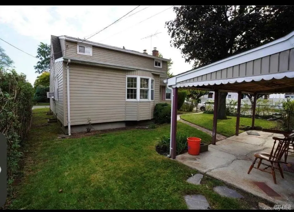 252 Arlington Street Mineola NY 11501