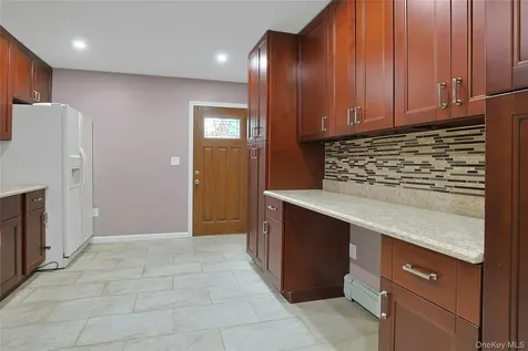 17 Quaspeak Road Congers NY 10920