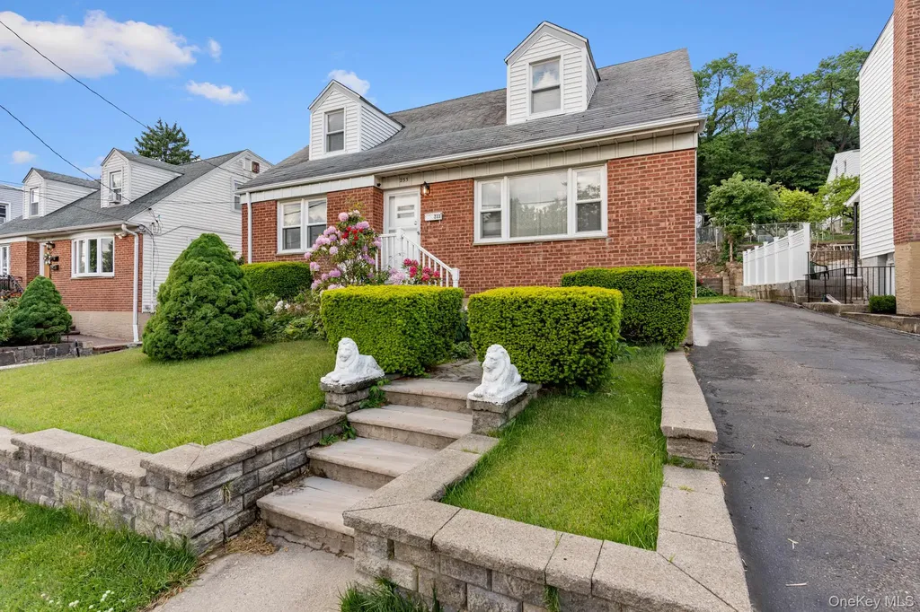 233 Woodland Avenue Yonkers NY 10703