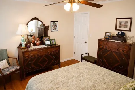 13 Gerald Avenue Hicksville NY 11801