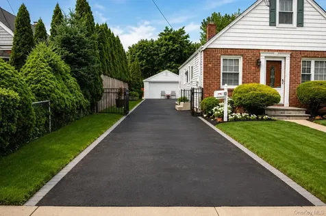13 Gerald Avenue Hicksville NY 11801