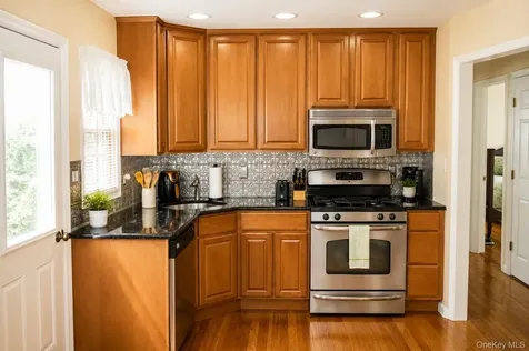 13 Gerald Avenue Hicksville NY 11801