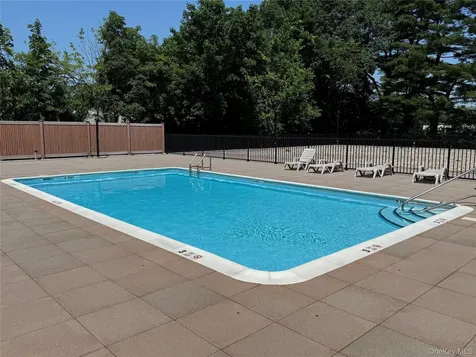 175 Maple Avenue Westbury NY 11590