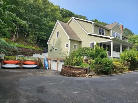 1259 N Country Road Stony Brook NY 11790
