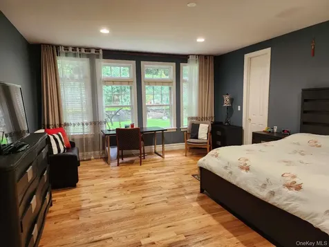 1259 N Country Road Stony Brook NY 11790