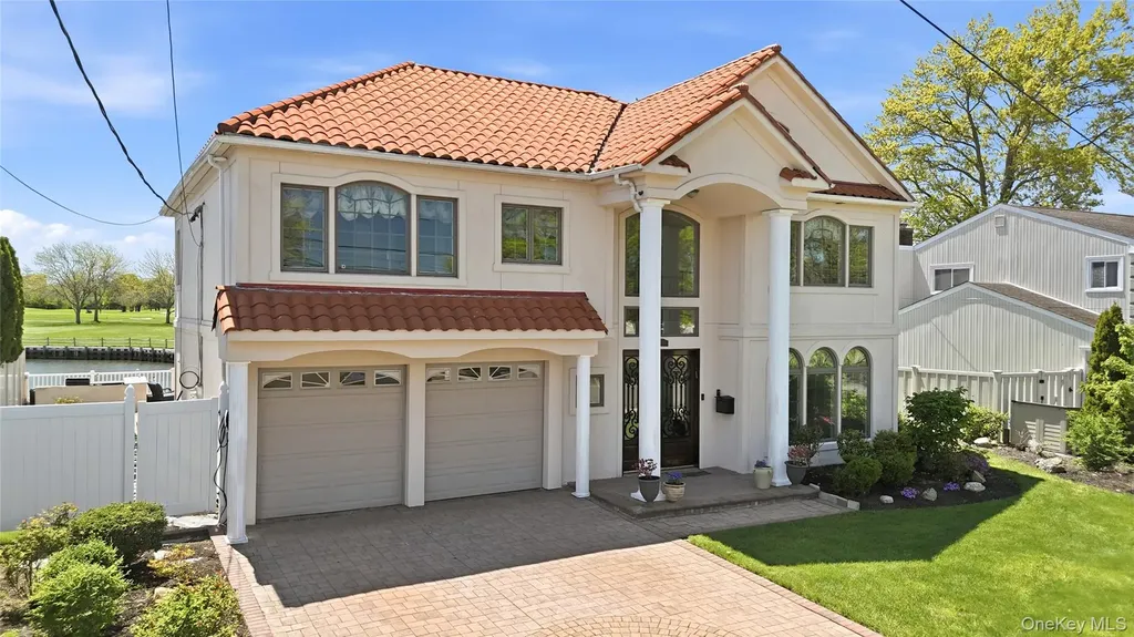 2890 Clubhouse Road Merrick NY 11566