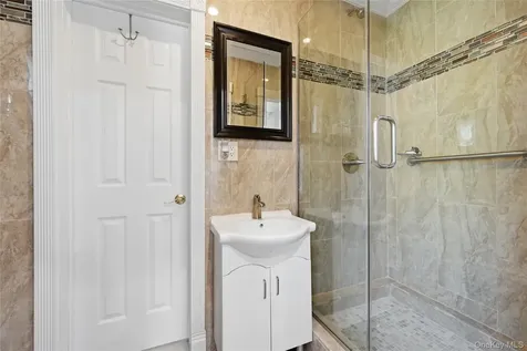2890 Clubhouse Road Merrick NY 11566