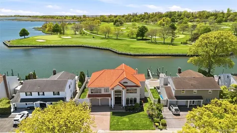 2890 Clubhouse Road Merrick NY 11566