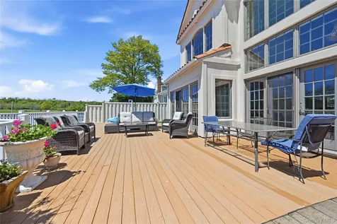 2890 Clubhouse Road Merrick NY 11566