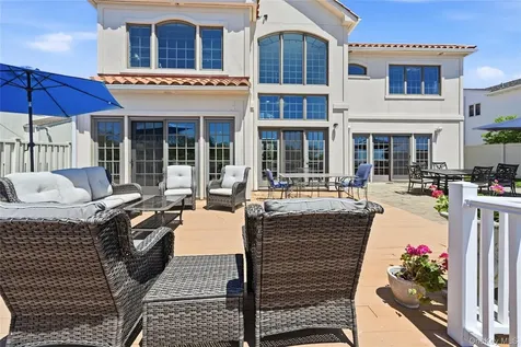 2890 Clubhouse Road Merrick NY 11566