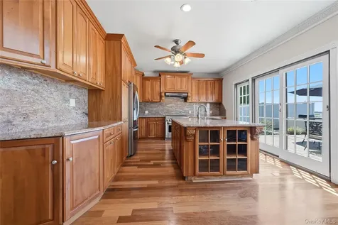 2890 Clubhouse Road Merrick NY 11566