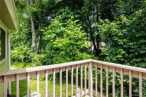 96 Molly Pitcher Lane Yorktown Heights NY 10598
