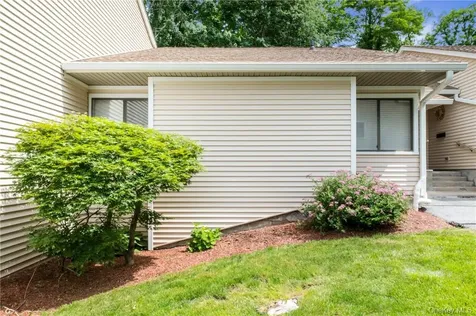 96 Molly Pitcher Lane Yorktown Heights NY 10598