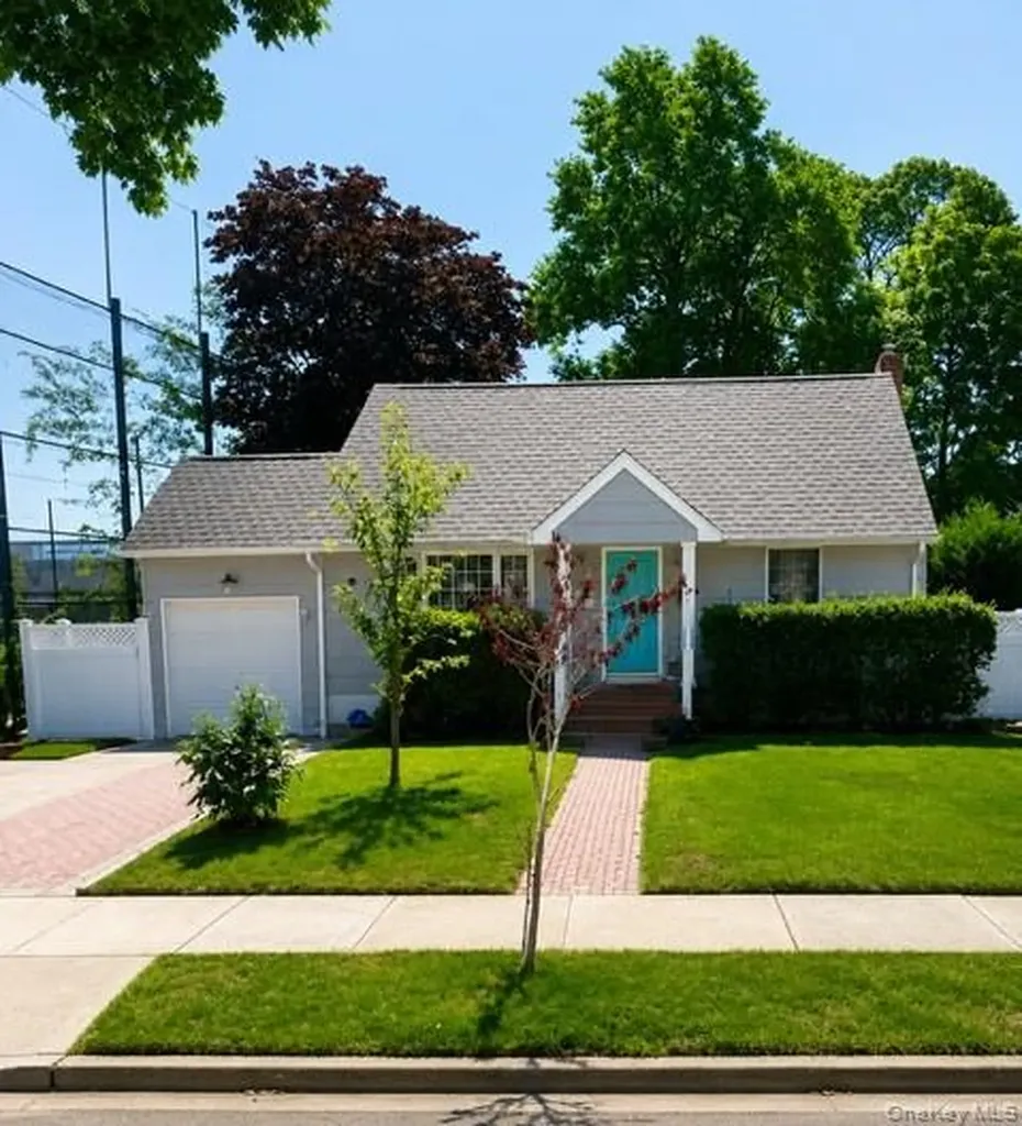 156 Moore Avenue Massapequa Park NY 11762