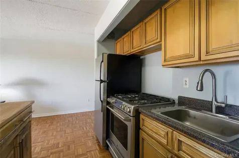 687 Bronx River Road Yonkers NY 10704