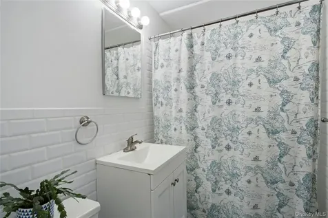 687 Bronx River Road Yonkers NY 10704