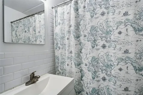 687 Bronx River Road Yonkers NY 10704