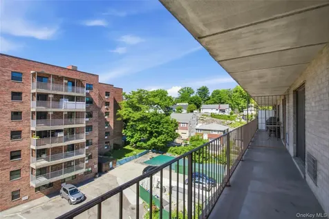 687 Bronx River Road Yonkers NY 10704
