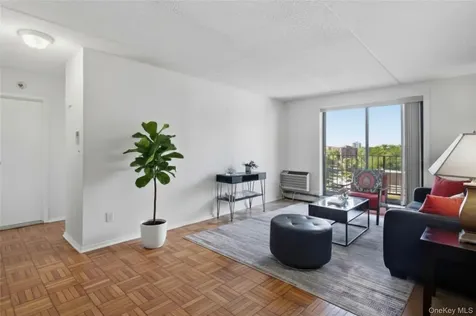 687 Bronx River Road Yonkers NY 10704