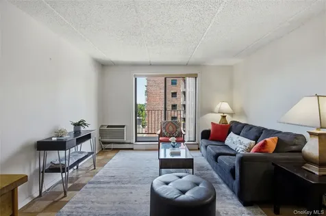 687 Bronx River Road Yonkers NY 10704