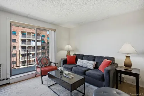 687 Bronx River Road Yonkers NY 10704