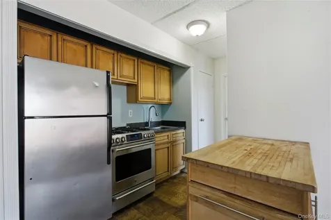 687 Bronx River Road Yonkers NY 10704