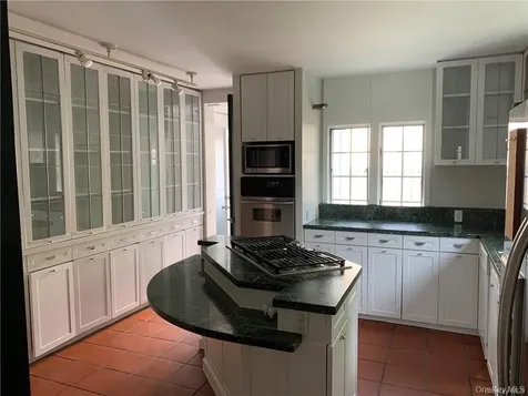 18 Chestnut Avenue Pelham NY 10803