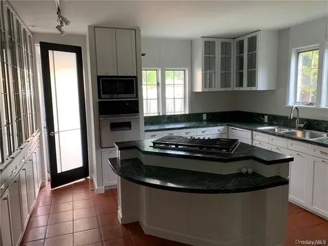 18 Chestnut Avenue Pelham NY 10803
