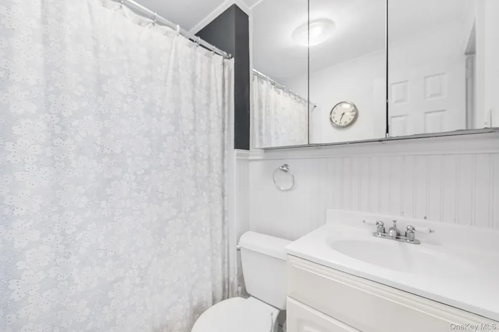 123 East Avenue Valley Stream NY 11580