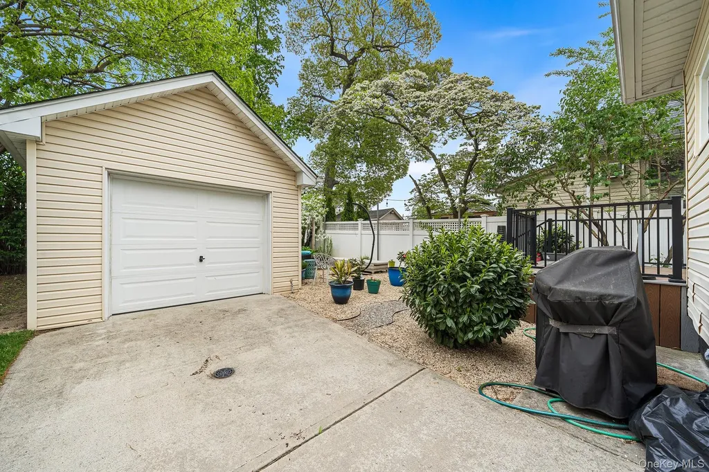 123 East Avenue Valley Stream NY 11580