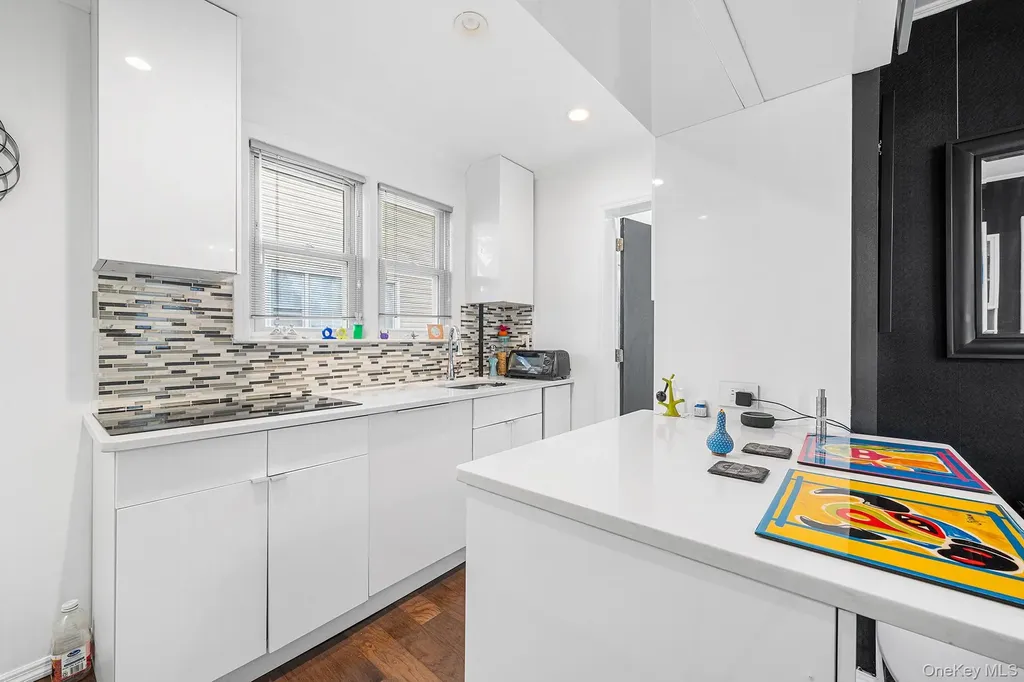 123 East Avenue Valley Stream NY 11580