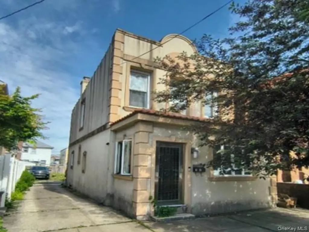 61 25 165th Street Flushing NY 11365