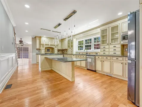 20 Woods Place Rockville Centre NY 11570