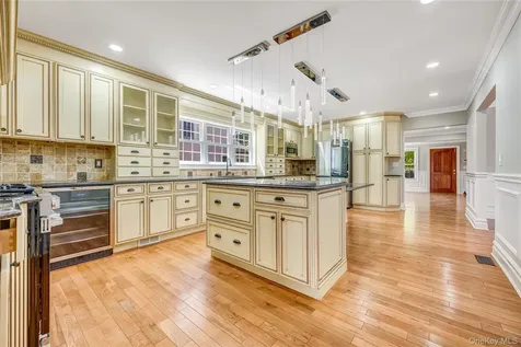 20 Woods Place Rockville Centre NY 11570