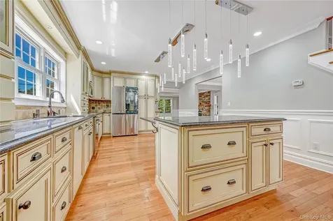 20 Woods Place Rockville Centre NY 11570