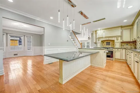 20 Woods Place Rockville Centre NY 11570