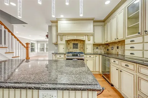 20 Woods Place Rockville Centre NY 11570