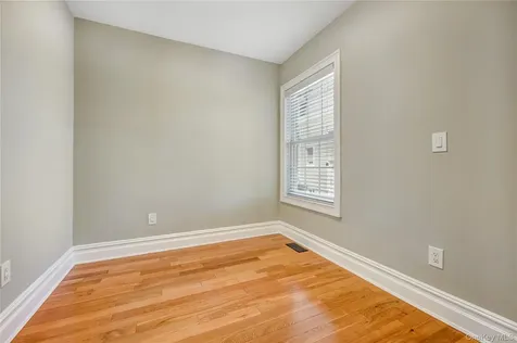 20 Woods Place Rockville Centre NY 11570